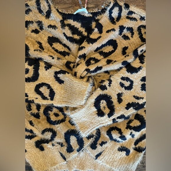 Entro NWT Leopard Print Fuzzy Sweater Twist Front Black Brown Statement Cozy L - Picture 4 of 7